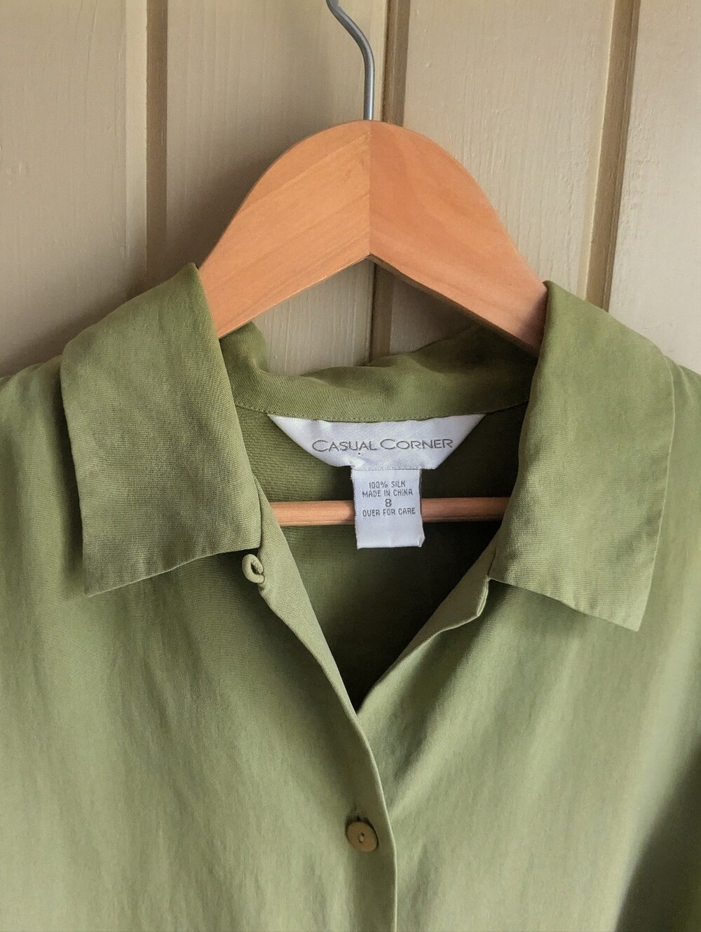 Vintage Casual Corner 100% Silk Pistachio Green Button Down Size 8